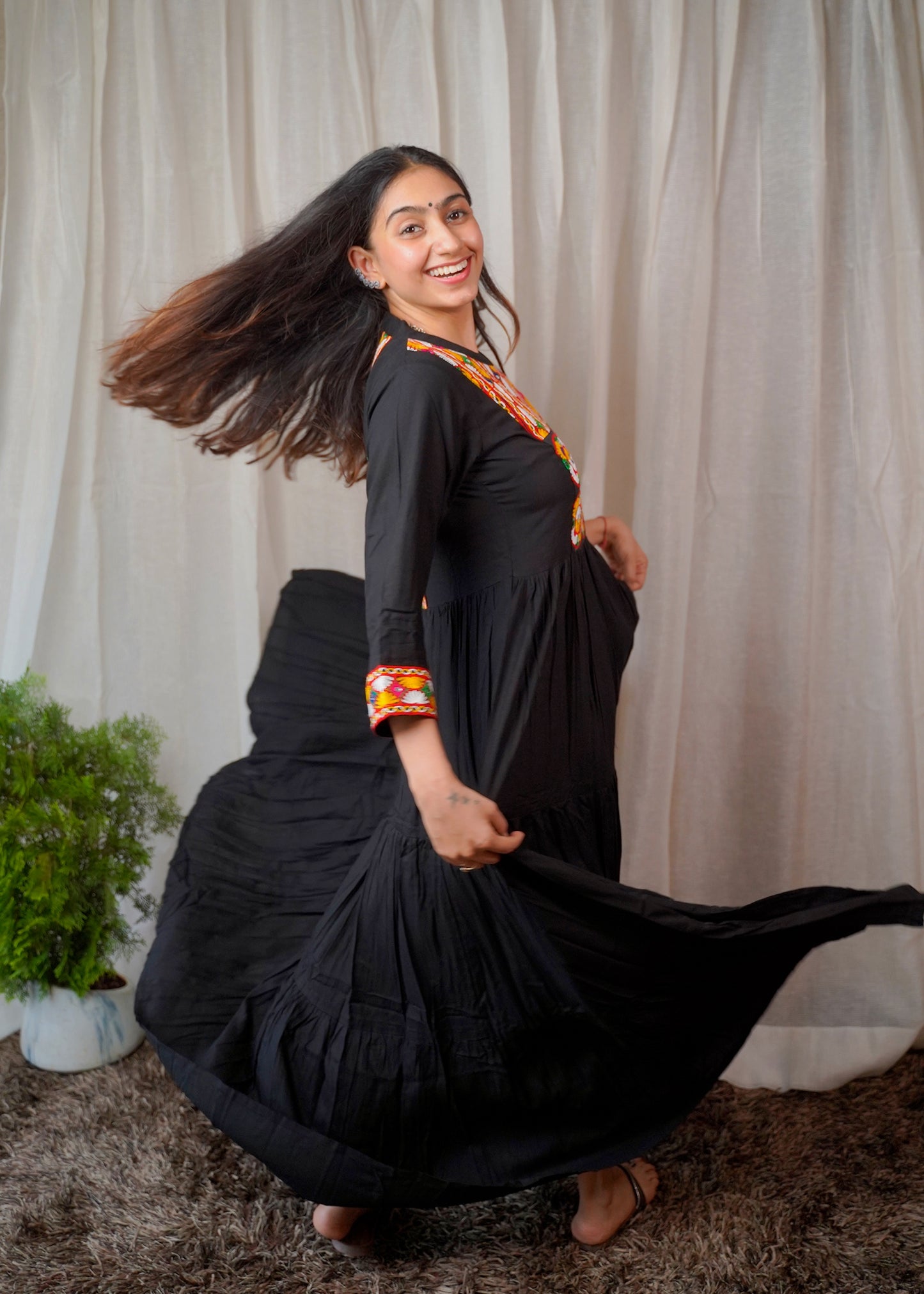 Black Mirror Work Maxi Dress with Full Sleeves